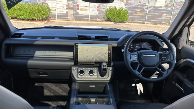 Land Rover Defender 3.0 D250 X-Dynamic HSE 110 5dr Auto Diesel Estate - Image 9